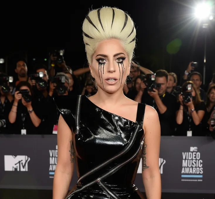 Lady Gaga’s Graphic Eyeliner Misfire (2009)